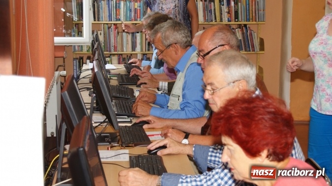 Zdjęcie w galerii na portalu naszraciborz.pl: Kurs komputerowy Internet 55+ w raciborskiej bibliotece wiadomości z regionu
