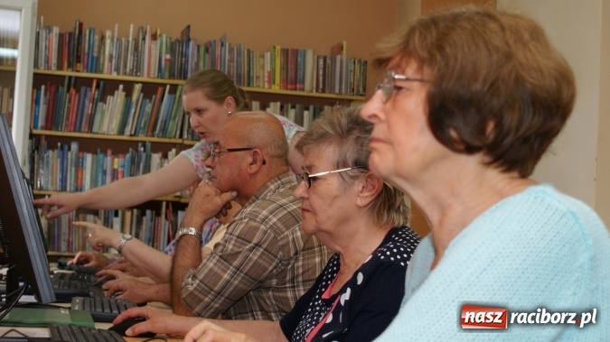 Zdjęcie w galerii na portalu naszraciborz.pl: Kurs komputerowy Internet 55+ w raciborskiej bibliotece wiadomości z regionu