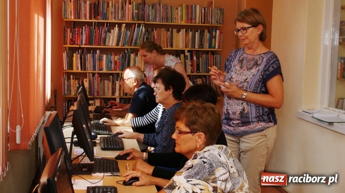 Zdjęcie w galerii na portalu naszraciborz.pl: Kurs komputerowy Internet 55+ w raciborskiej bibliotece wiadomości z regionu