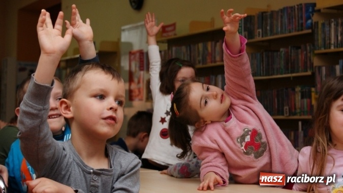 Zdjęcie w galerii na portalu naszraciborz.pl: Nauczycielu, odwiedź z klasą bibliotekę!  wiadomości z regionu