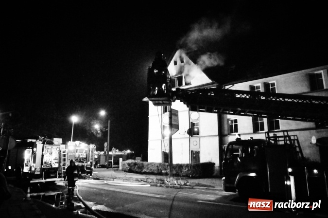 Zdjęcie w galerii na portalu naszraciborz.pl: W budynku przy ulicy Kościuszki doszczętnie spłonęło mieszkanie. To najprawdopodobniej umyślne podpalenie! wiadomości z regionu