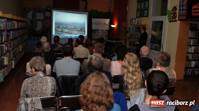 Zdjęcie w galerii na portalu naszraciborz.pl: Sen o Gorylach we mgle wiadomości z regionu