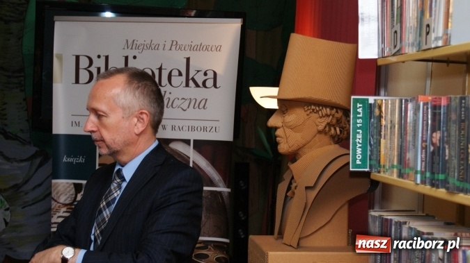 Zdjęcie w galerii na portalu naszraciborz.pl: Sen o Gorylach we mgle wiadomości z regionu