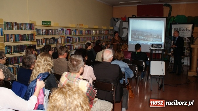 Zdjęcie w galerii na portalu naszraciborz.pl: Sen o Gorylach we mgle wiadomości z regionu