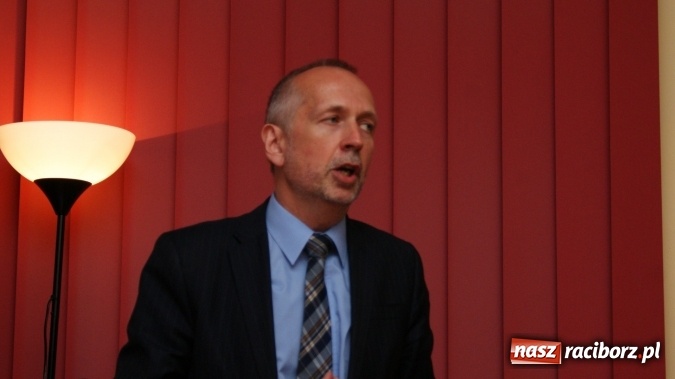 Zdjęcie w galerii na portalu naszraciborz.pl: Sen o Gorylach we mgle wiadomości z regionu