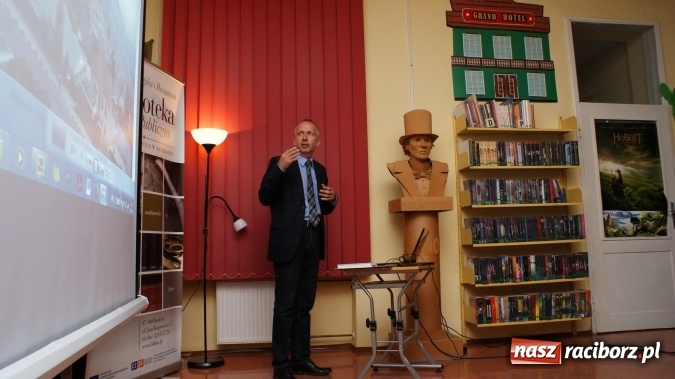 Zdjęcie w galerii na portalu naszraciborz.pl: Sen o Gorylach we mgle wiadomości z regionu