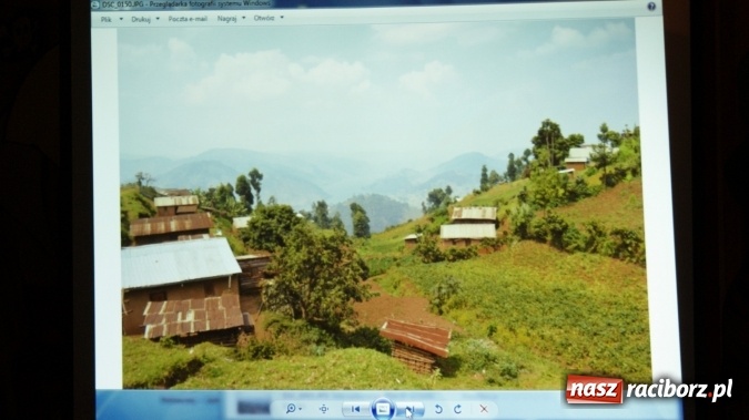 Zdjęcie w galerii na portalu naszraciborz.pl: Sen o Gorylach we mgle wiadomości z regionu