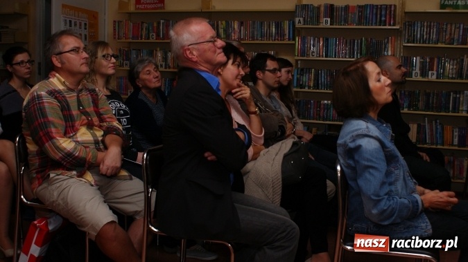 Zdjęcie w galerii na portalu naszraciborz.pl: Sen o Gorylach we mgle wiadomości z regionu