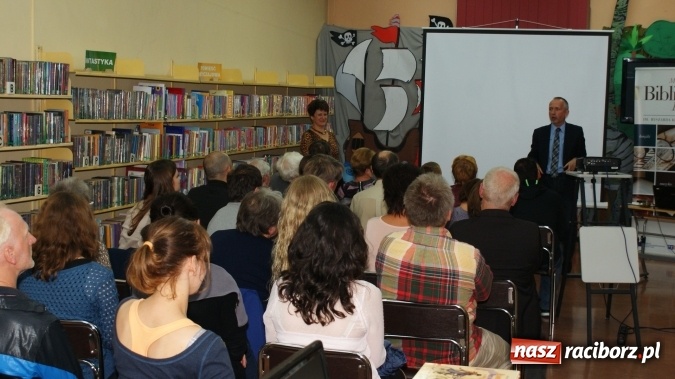 Zdjęcie w galerii na portalu naszraciborz.pl: Sen o Gorylach we mgle wiadomości z regionu