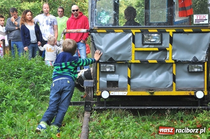 Zdjęcie w galerii na portalu naszraciborz.pl: Przejażdżki drezynami i problem likwidacji linii, czyli piknik drezynowy w Oborze wiadomości z regionu