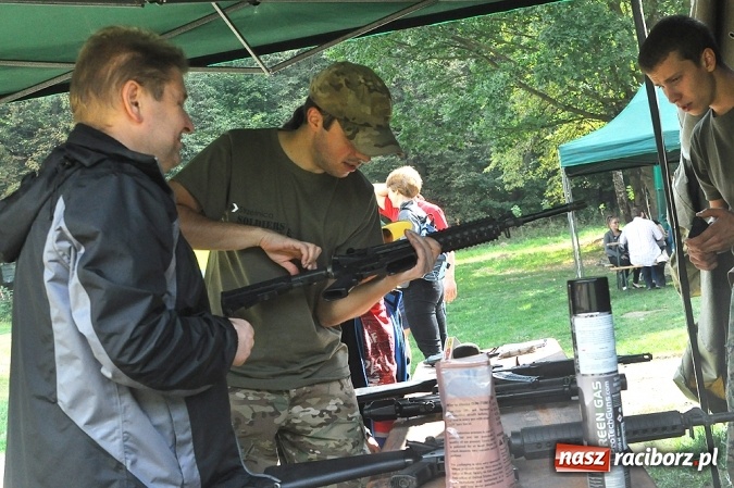 Zdjęcie w galerii na portalu naszraciborz.pl: Przejażdżki drezynami i problem likwidacji linii, czyli piknik drezynowy w Oborze wiadomości z regionu