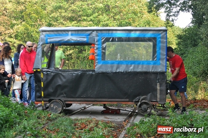 Zdjęcie w galerii na portalu naszraciborz.pl: Przejażdżki drezynami i problem likwidacji linii, czyli piknik drezynowy w Oborze wiadomości z regionu