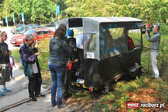 Zdjęcie w galerii na portalu naszraciborz.pl: Przejażdżki drezynami i problem likwidacji linii, czyli piknik drezynowy w Oborze wiadomości z regionu