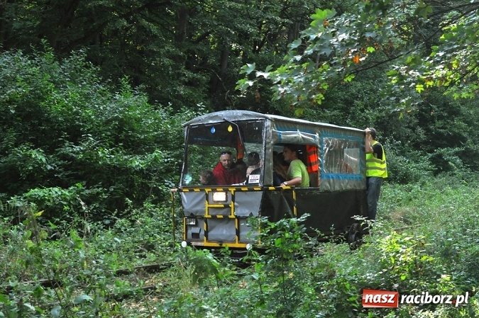 Zdjęcie w galerii na portalu naszraciborz.pl: Przejażdżki drezynami i problem likwidacji linii, czyli piknik drezynowy w Oborze wiadomości z regionu