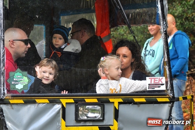 Zdjęcie w galerii na portalu naszraciborz.pl: Przejażdżki drezynami i problem likwidacji linii, czyli piknik drezynowy w Oborze wiadomości z regionu