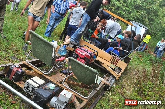 Zdjęcie w galerii na portalu naszraciborz.pl: Przejażdżki drezynami i problem likwidacji linii, czyli piknik drezynowy w Oborze wiadomości z regionu