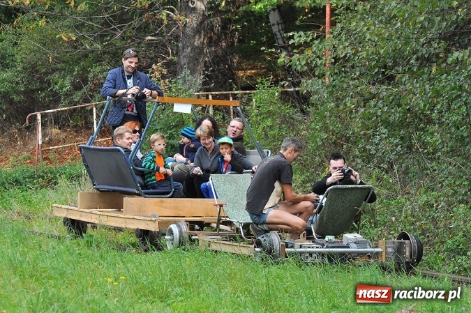Zdjęcie w galerii na portalu naszraciborz.pl: Przejażdżki drezynami i problem likwidacji linii, czyli piknik drezynowy w Oborze wiadomości z regionu