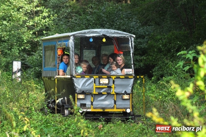 Zdjęcie w galerii na portalu naszraciborz.pl: Przejażdżki drezynami i problem likwidacji linii, czyli piknik drezynowy w Oborze wiadomości z regionu