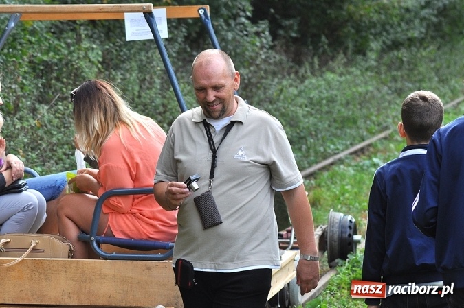 Zdjęcie w galerii na portalu naszraciborz.pl: Przejażdżki drezynami i problem likwidacji linii, czyli piknik drezynowy w Oborze wiadomości z regionu