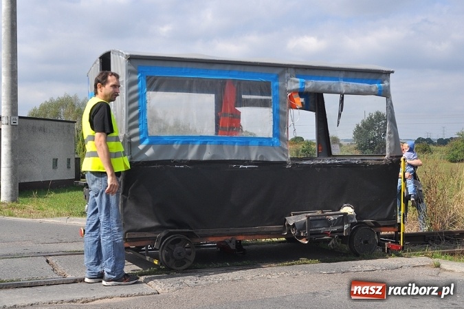 Zdjęcie w galerii na portalu naszraciborz.pl: Przejażdżki drezynami i problem likwidacji linii, czyli piknik drezynowy w Oborze wiadomości z regionu