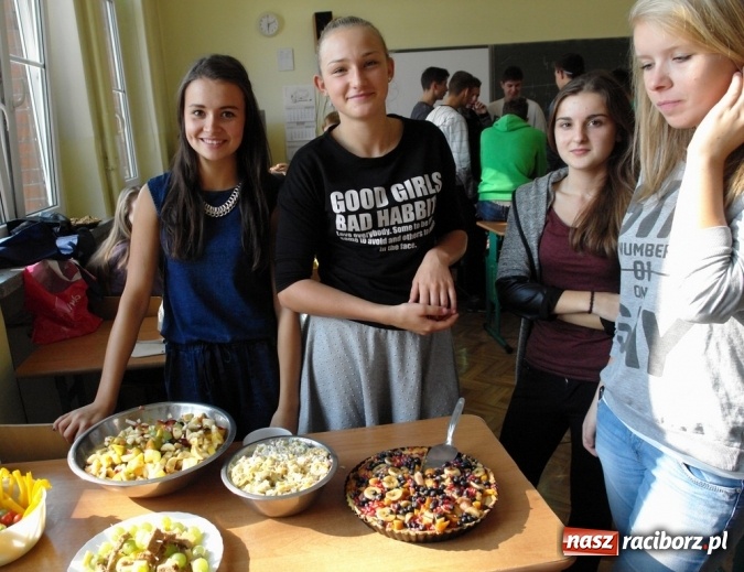 Zdjęcie w galerii na portalu naszraciborz.pl: W ZSOMS wiedzą, że śniadanie daje moc i energię wiadomości z regionu