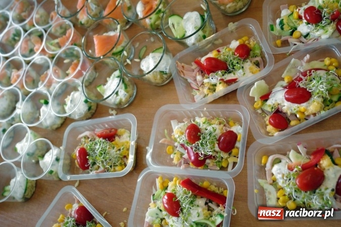 Zdjęcie w galerii na portalu naszraciborz.pl: W ZSOMS wiedzą, że śniadanie daje moc i energię wiadomości z regionu