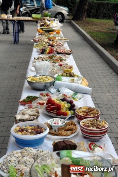 Zdjęcie w galerii na portalu naszraciborz.pl: W ZSOMS wiedzą, że śniadanie daje moc i energię wiadomości z regionu