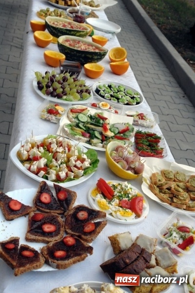 Zdjęcie w galerii na portalu naszraciborz.pl: W ZSOMS wiedzą, że śniadanie daje moc i energię wiadomości z regionu