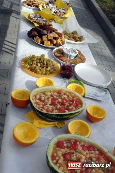 Zdjęcie w galerii na portalu naszraciborz.pl: W ZSOMS wiedzą, że śniadanie daje moc i energię wiadomości z regionu