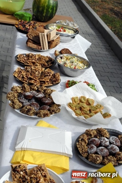 Zdjęcie w galerii na portalu naszraciborz.pl: W ZSOMS wiedzą, że śniadanie daje moc i energię wiadomości z regionu