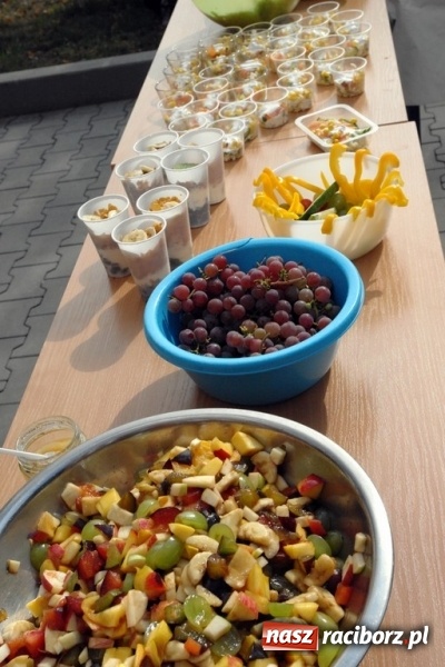 Zdjęcie w galerii na portalu naszraciborz.pl: W ZSOMS wiedzą, że śniadanie daje moc i energię wiadomości z regionu