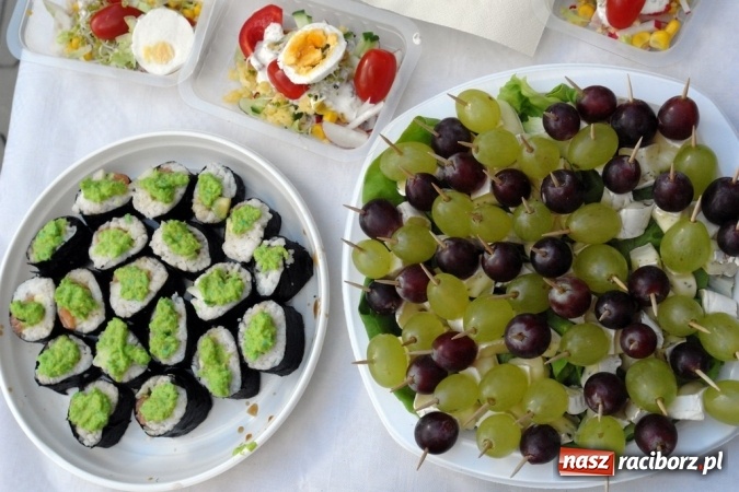 Zdjęcie w galerii na portalu naszraciborz.pl: W ZSOMS wiedzą, że śniadanie daje moc i energię wiadomości z regionu