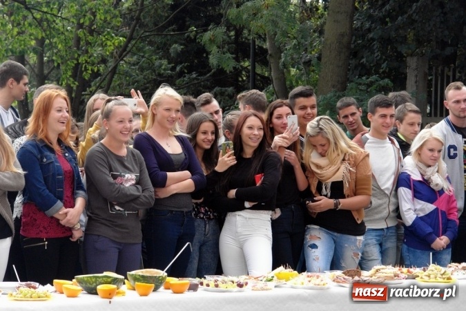 Zdjęcie w galerii na portalu naszraciborz.pl: W ZSOMS wiedzą, że śniadanie daje moc i energię wiadomości z regionu