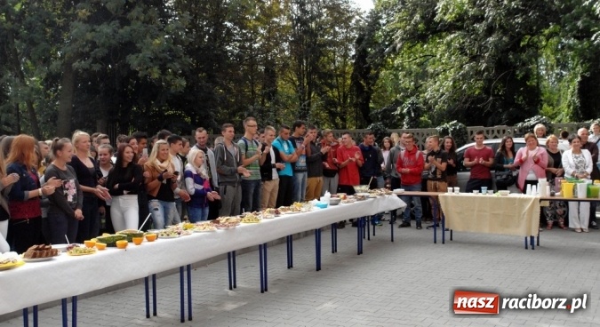 Zdjęcie w galerii na portalu naszraciborz.pl: W ZSOMS wiedzą, że śniadanie daje moc i energię wiadomości z regionu