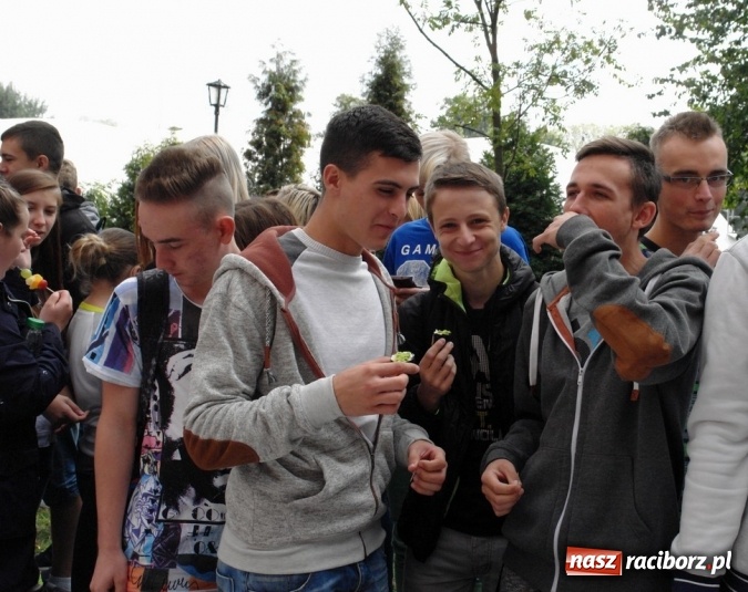 Zdjęcie w galerii na portalu naszraciborz.pl: W ZSOMS wiedzą, że śniadanie daje moc i energię wiadomości z regionu