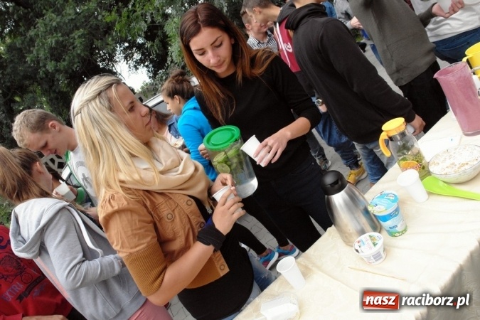 Zdjęcie w galerii na portalu naszraciborz.pl: W ZSOMS wiedzą, że śniadanie daje moc i energię wiadomości z regionu