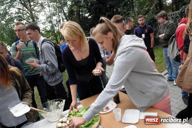 Zdjęcie w galerii na portalu naszraciborz.pl: W ZSOMS wiedzą, że śniadanie daje moc i energię wiadomości z regionu