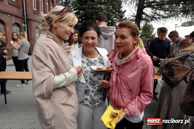 Zdjęcie w galerii na portalu naszraciborz.pl: W ZSOMS wiedzą, że śniadanie daje moc i energię wiadomości z regionu