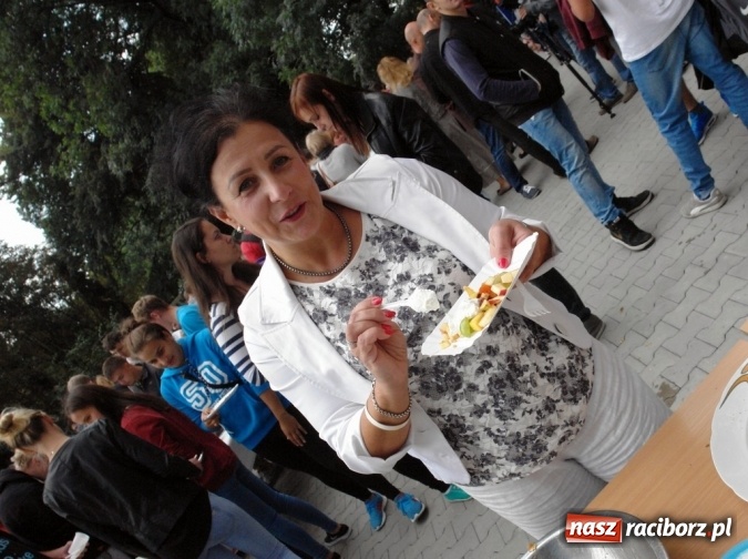 Zdjęcie w galerii na portalu naszraciborz.pl: W ZSOMS wiedzą, że śniadanie daje moc i energię wiadomości z regionu