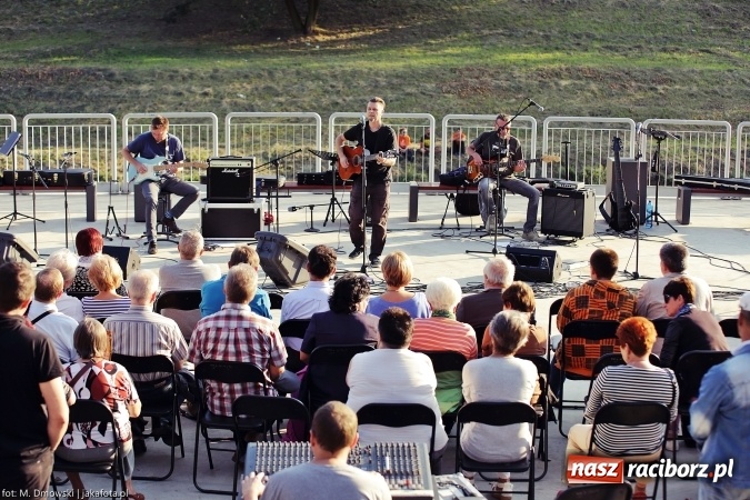 Zdjęcie w galerii na portalu naszraciborz.pl: Piosenka szantowa zabrzmiała na przystani&nbsp; wiadomości z regionu