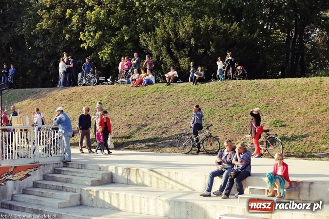 Zdjęcie w galerii na portalu naszraciborz.pl: Piosenka szantowa zabrzmiała na przystani&nbsp; wiadomości z regionu