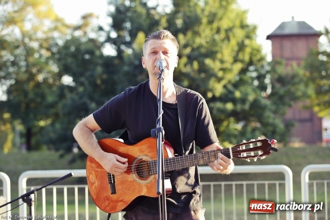 Zdjęcie w galerii na portalu naszraciborz.pl: Piosenka szantowa zabrzmiała na przystani&nbsp; wiadomości z regionu