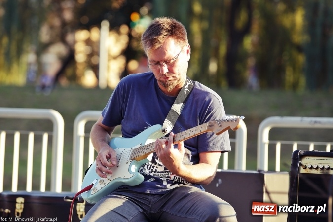 Zdjęcie w galerii na portalu naszraciborz.pl: Piosenka szantowa zabrzmiała na przystani&nbsp; wiadomości z regionu