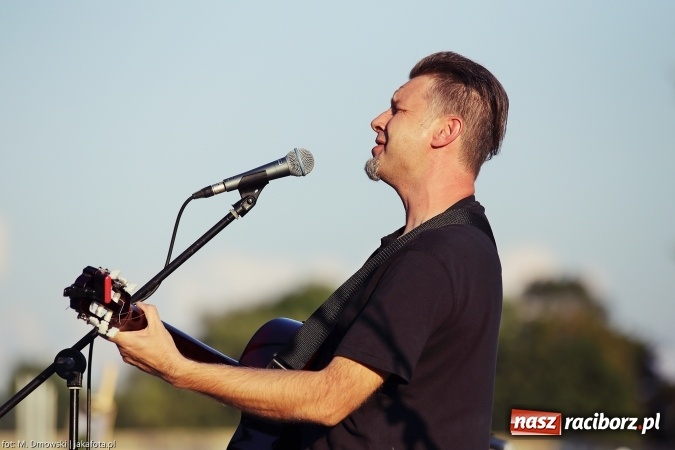 Zdjęcie w galerii na portalu naszraciborz.pl: Piosenka szantowa zabrzmiała na przystani&nbsp; wiadomości z regionu