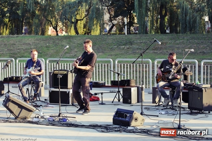 Zdjęcie w galerii na portalu naszraciborz.pl: Piosenka szantowa zabrzmiała na przystani&nbsp; wiadomości z regionu