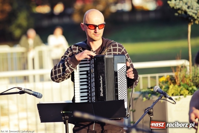 Zdjęcie w galerii na portalu naszraciborz.pl: Piosenka szantowa zabrzmiała na przystani&nbsp; wiadomości z regionu