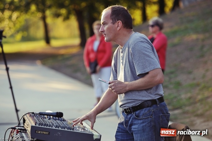 Zdjęcie w galerii na portalu naszraciborz.pl: Piosenka szantowa zabrzmiała na przystani&nbsp; wiadomości z regionu