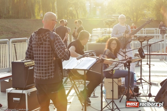 Zdjęcie w galerii na portalu naszraciborz.pl: Piosenka szantowa zabrzmiała na przystani&nbsp; wiadomości z regionu