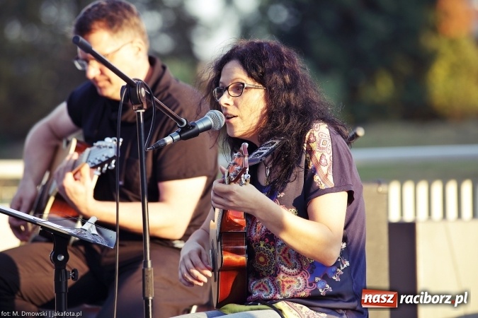 Zdjęcie w galerii na portalu naszraciborz.pl: Piosenka szantowa zabrzmiała na przystani&nbsp; wiadomości z regionu