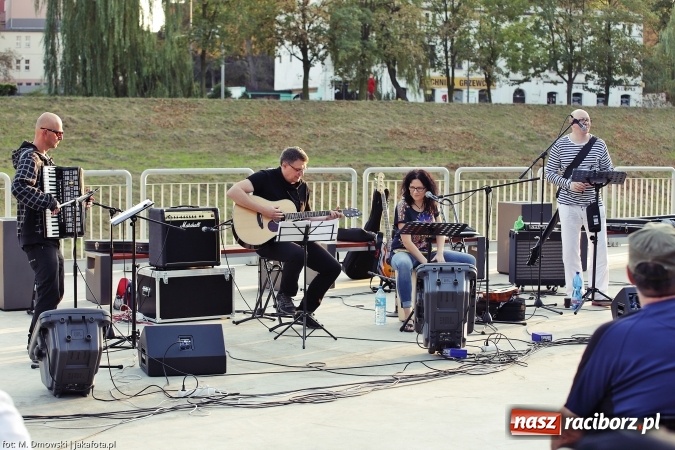 Zdjęcie w galerii na portalu naszraciborz.pl: Piosenka szantowa zabrzmiała na przystani&nbsp; wiadomości z regionu